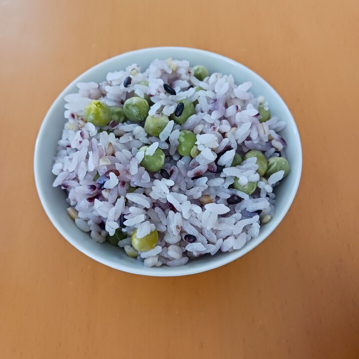 雑穀米入り!えんどうごはん